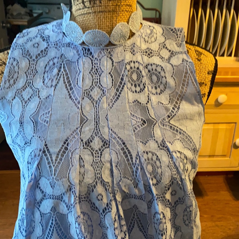 Short lace dress